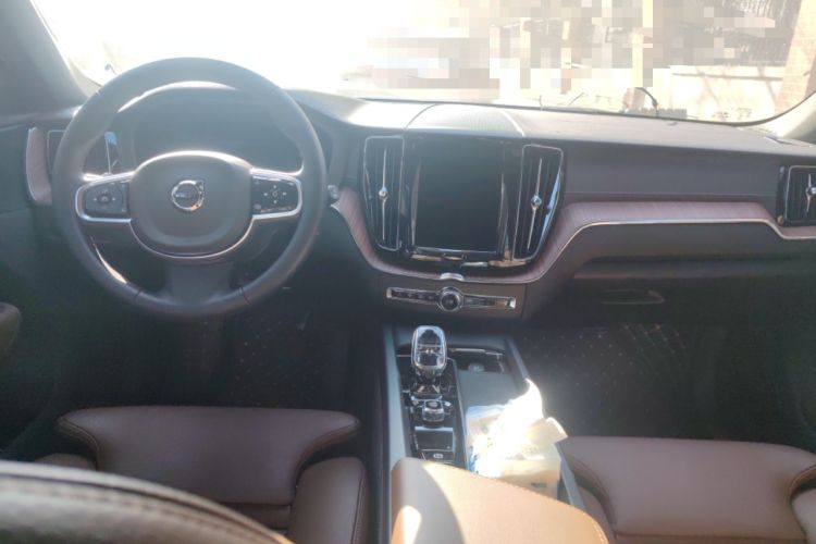 Used Volvo XC60 2025 B5 Four-Wheel Drive Smart & Advanced Luxury Edition Center Console