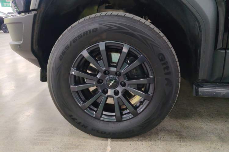 Used Formula Leopard 5 2023 Navigator Edition
