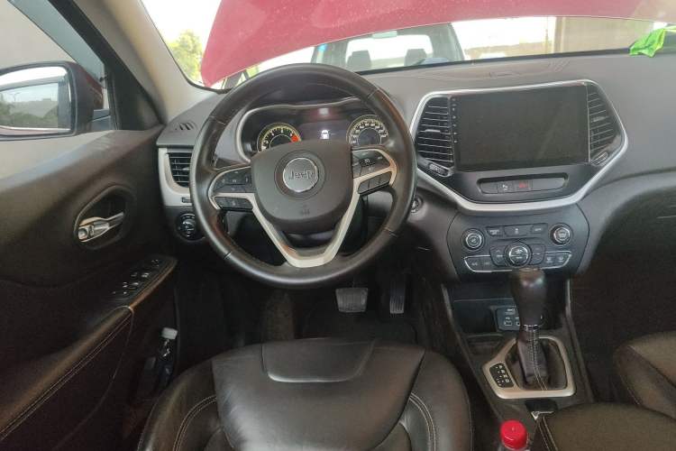 Used Jeep Cherokee 2017 2.0L Superior Edition