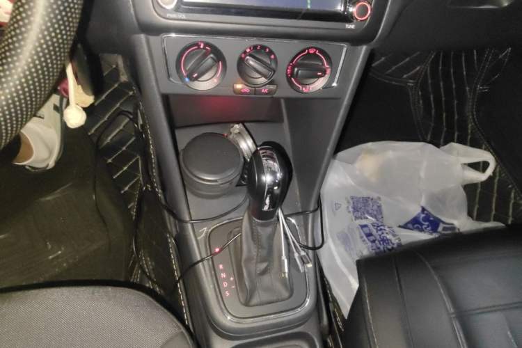 Used Volkswagen Polo 2014 1.6L Automatic Comfort Edition
