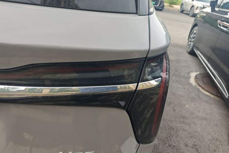 Used Hongqi HS7 PHEV 2024 2.0T PHEV Four-Wheel-Drive Flagship Edition 6 Seats
