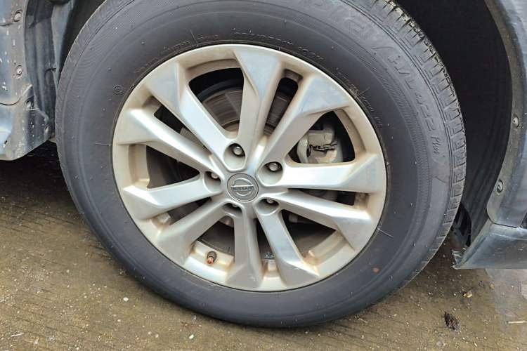 Used Nissan X-Trail 2014 2.5L CVT Leading Edition 4WD
