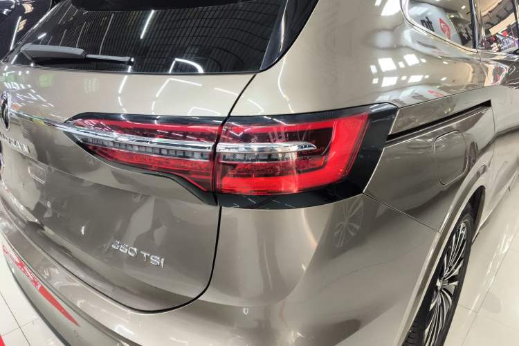 Used Volkswagen Viloran 2020 380TSI Prestige Edition
