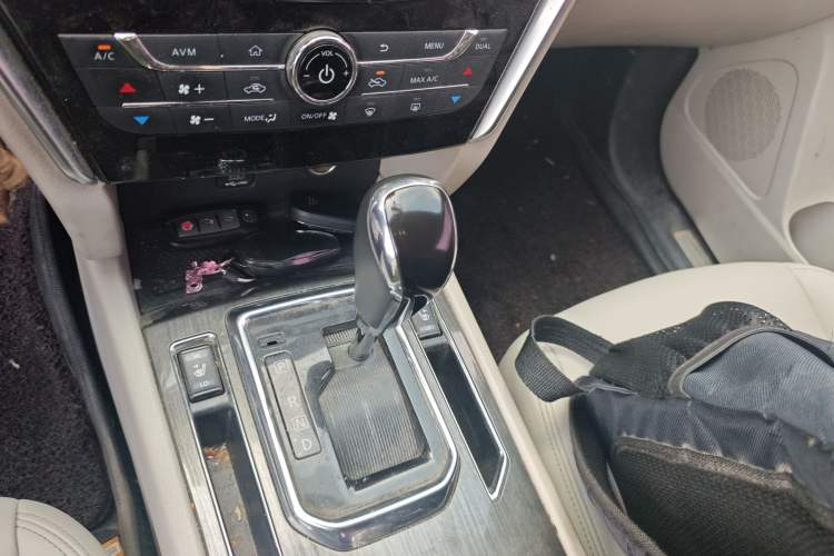 Used Venucia T90 2017 2.0L CVT Leading Edition Gear Lever