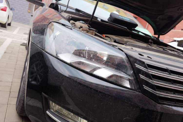 Used Volkswagen Passat 2011 1.8TSI Automatic Prestige Edition Right Front Headlight