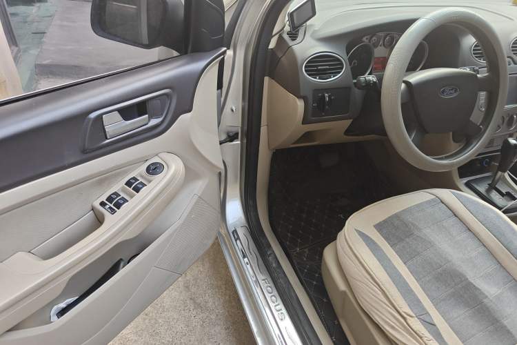 Used Ford Focus 2013 Sedan Classic 1.8L Automatic Base Model
