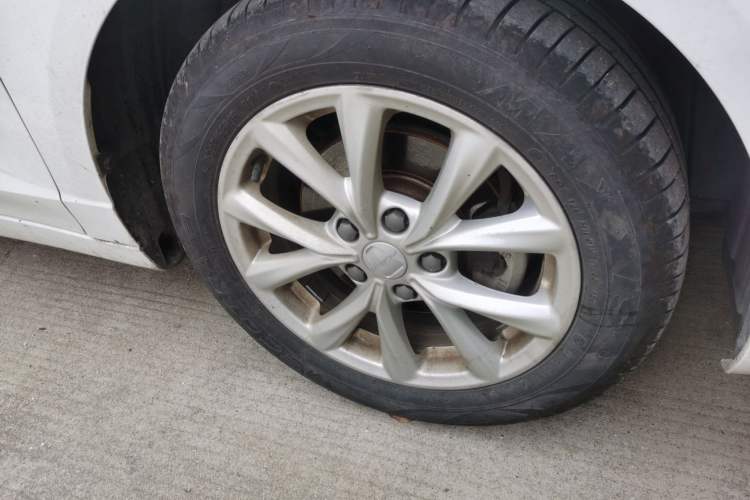 Used Roewe i5 2020 1.5L Manual 4G Connect Luxury Edition Right Front Wheel Hub