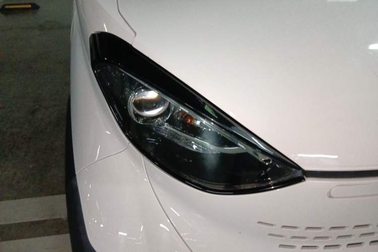 Used Baojun E100 2020 305KM Smart Drive Version Right Front Headlight