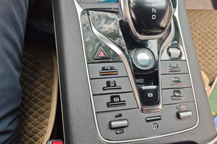 Used BYD Qin PLUS 2023 Champion Edition DM-i 120KM Leading Model Gear Lever