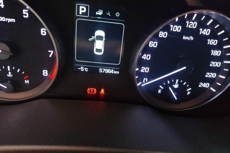 Used Hyundai Elantra (6th Generation / Lingdong) 2018 1.6L Automatic 15th Anniversary Special Edition Odometer Close Up