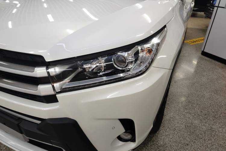 Used Toyota Highlander 2018 2.0T Four-Wheel Drive Luxury Version 7 Seats China VI Standard