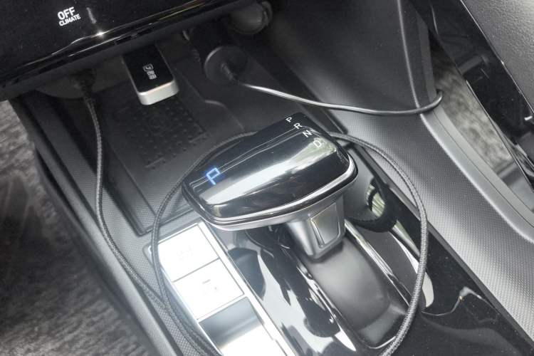 Used Hyundai Elantra 2021 1.5L CVT LUX Prestige Edition Gear Lever