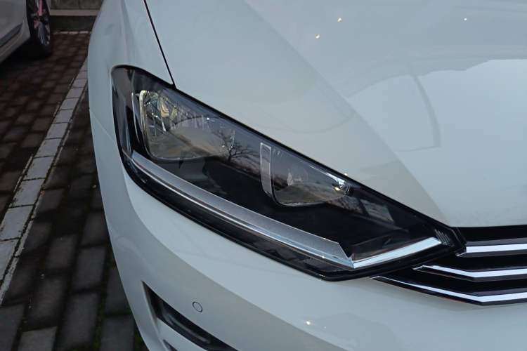 Used Volkswagen Golf Sportsvan 2016 230TSI Automatic Trend Edition Right Front Headlight