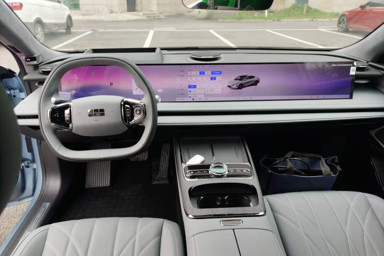 Used Geely Galaxy E8 2025 700 km Long-Range Intelligent Driving Version
