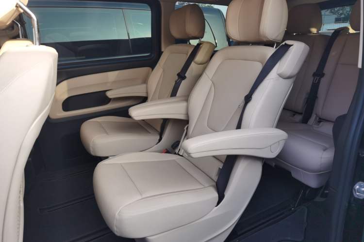 Used Mercedes-Benz Vito 2023 2.0T Business Version 7 Seats Interior 4