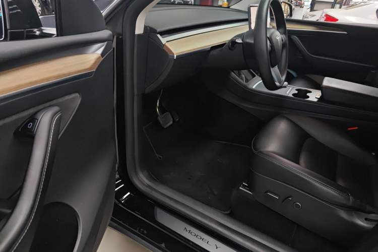 Used Tesla Model Y 2021 Standard Range Rear-Wheel Drive Version Driver Seat