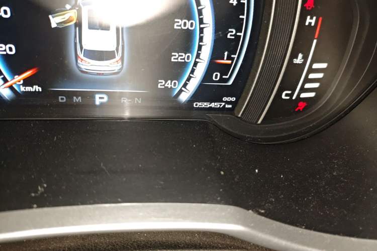 Used Geely Auto Emgrand X7 Sport 2016 1.8TD Automatic Smart Model Odometer Close Up