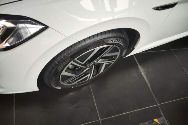 Used Volkswagen Sagitar 2023 300TSI DSG Excellence Edition Left Front Wheel Hub