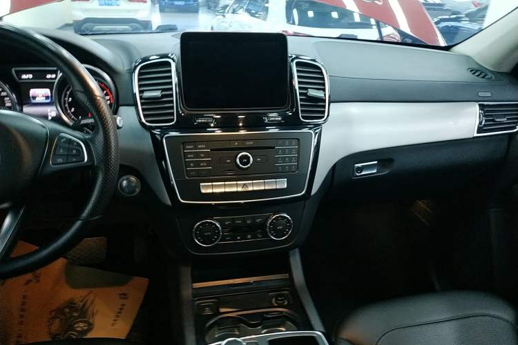 Used Mercedes-Benz GLE Coupe 2015 GLE 320 4MATIC Coupe SUV Audio And AC Panel