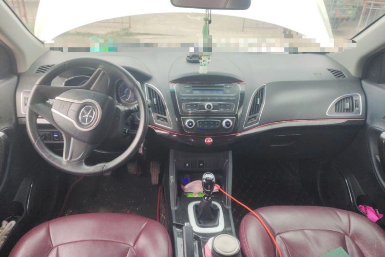 Used JAC Group Refine S5 2015 1.5T Manual Elite Model Center Console