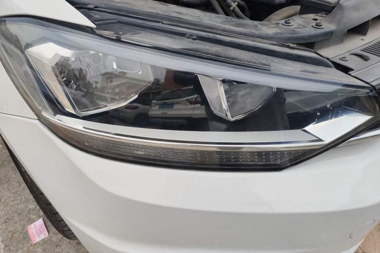 Used Volkswagen Touran 2016 Volkswagen Touran L 280TSI DSG Comfort Edition Right Front Headlight