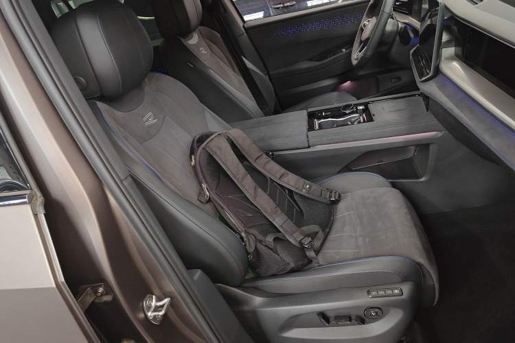 Used Volkswagen Teramont 2025 Tiguan Pro 450TSI Four-Wheel Drive Summit Edition Right Front Seat