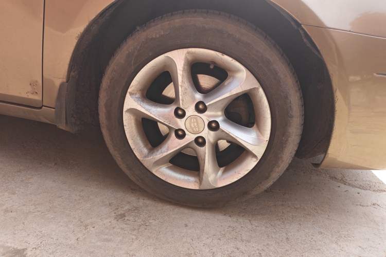 Used Geely Auto Classic Emgrand 2012 Sedan 1.8L Manual Luxury Model Right Front Wheel Hub