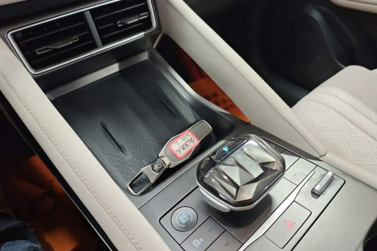 Used BYD Yuan UP 2025 Intelligent Driving Version 401 KM Dynamic Edition Vehicle Key