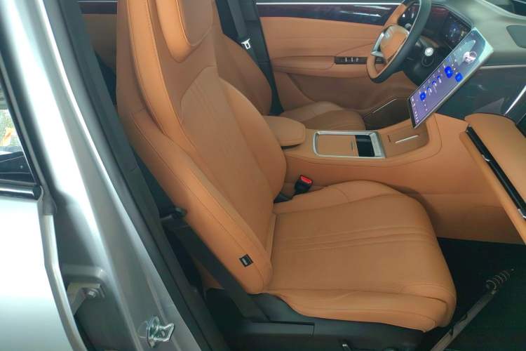 Used Geely Galaxy L7 2025 EM-i 115km Exploration+ Edition Right Front Seat