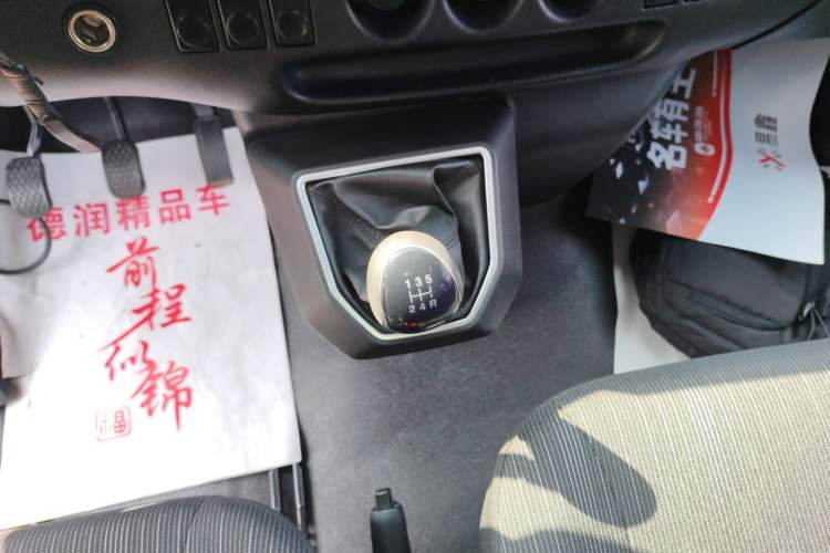 Used JMC Transit 2021 2.8T Space King Standard Version Short Wheelbase Mid-Height Roof 6-Seater Diesel Euro VI JX493