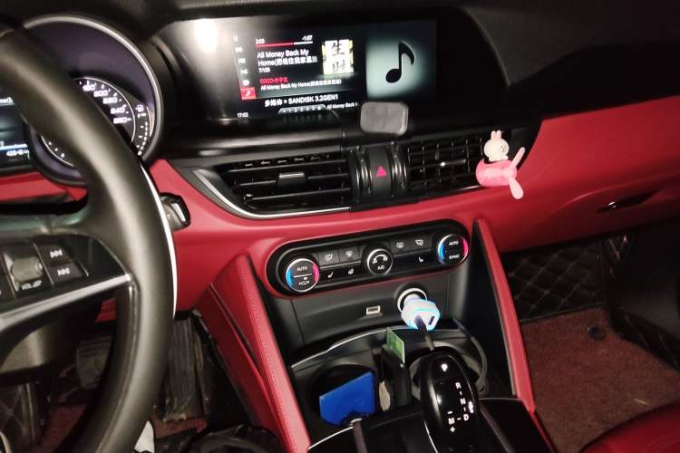 Used Alfa Romeo Stelvio 2017 2.0T 280HP Luxury Edition Audio And AC Panel