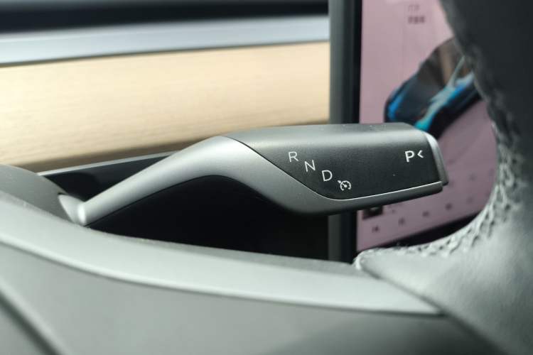 Used Tesla Model Y 2022 Performance High-Performance All-Wheel-Drive Version Gear Lever