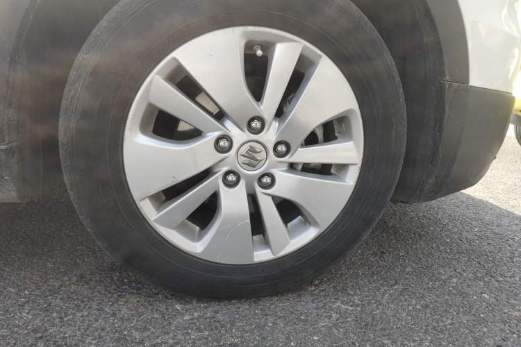 Used Suzuki S-Cross 2014 1.6L CVT Two-Wheel Drive Entry Model Right Front Wheel Hub