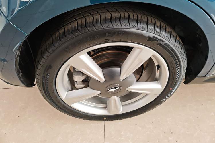 Used ORA Good Cat 2021 400km Standard Range Athena Edition Lithium-Ion Battery Right Rear Wheel Hub