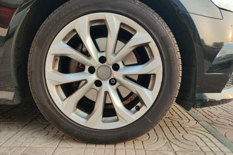 Used Audi A6L 2018 30th Anniversary Edition 35 TFSI Fashion Model Right Front Wheel Hub