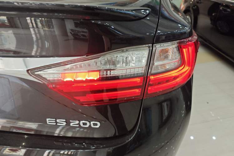 Used Lexus ES 2016 200 Midnight Special Limited Edition Right Rear Taillight