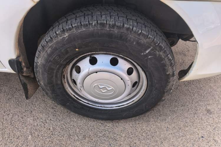 Used SAIC MAXUS Xintu V80 2018 2.5T 6-Speed Manual Aoyuntong Facelifted Short Wheelbase Mid-Height 5-6-Seater Right Front Wheel Hub