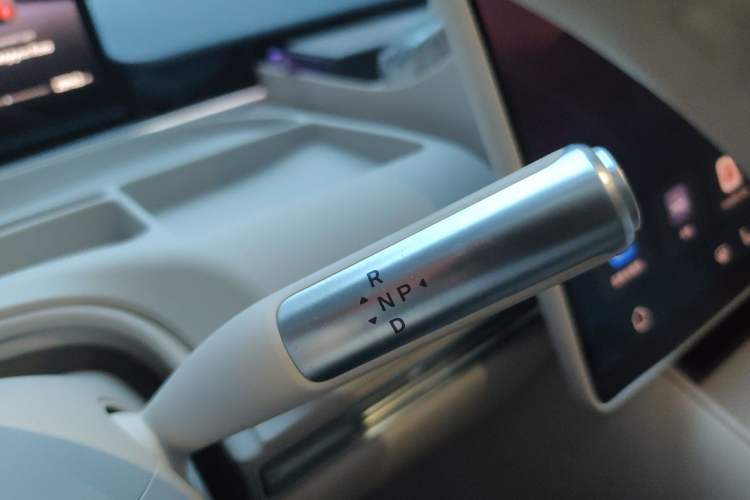 Used Hima Luxeed R7 2024 All-Electric 802 km Max Gear Lever