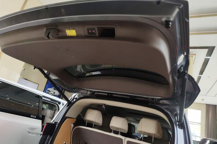 Used Denza D9 2022 DM-i 970 Four-Wheel Drive Flagship Model
