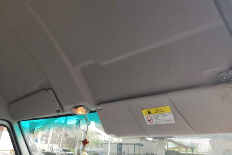 Used Iveco Daily 2020 2.5T A35 Passenger Van Single-Tire Mid-Roof Design 5-9 Seats China V Emission Standard
