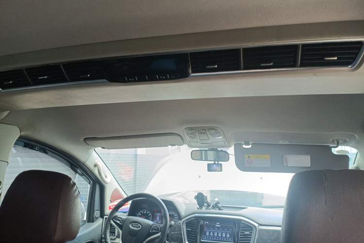 Used JAC Refine M4 2016 2.0L Manual Luxury Version