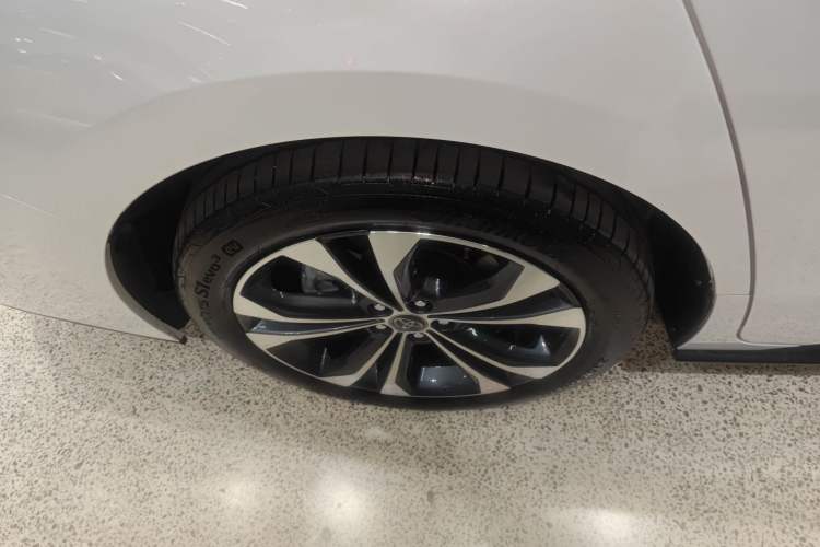 Used Toyota Granvia 2022 2.5L Hybrid Flagship Edition Right Rear Wheel Hub