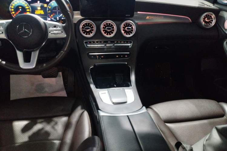 Used Mercedes-Benz GLC 2020 Facelift GLC 260 L 4MATIC Luxury Edition Gear Lever