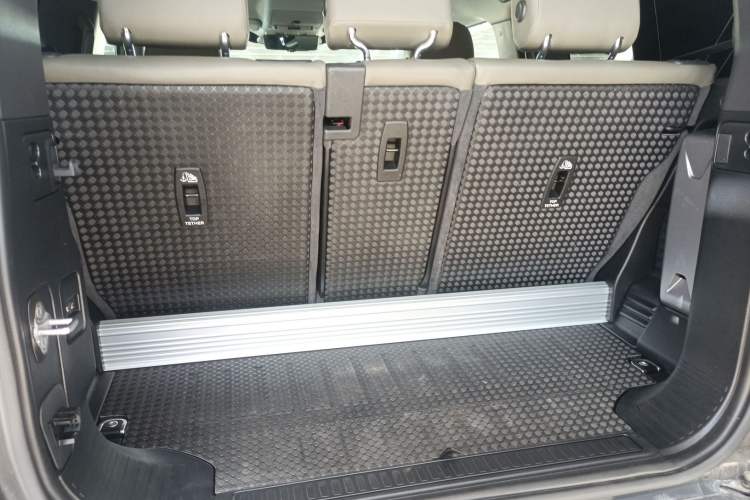 Used Land Rover Defender 2021 90 P400 Classic Reproduction Edition Trunk