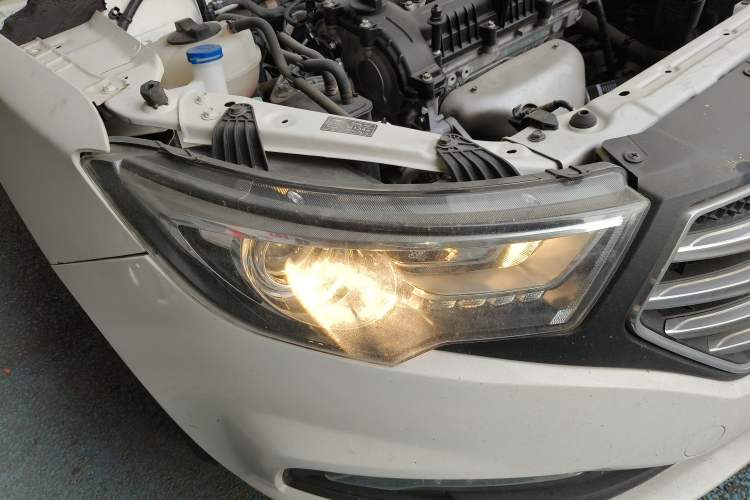 Used Bestune B30 2019 1.6L Automatic Comfort Model Right Front Headlight