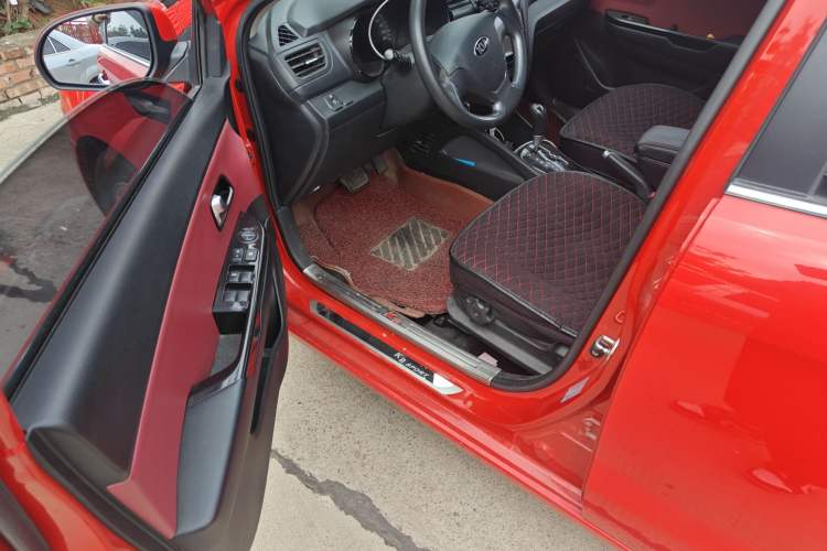 Used Kia K2 2015 Hatchback 1.4L AT GLS Cool Edition
