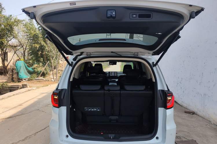 Used Honda Elysion 2024 2.0L eHEV Luxury Edition Trunk