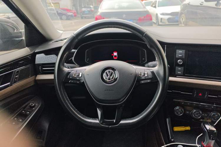 Used Volkswagen Passat 2019 330TSI Luxury Edition China VI Standard
