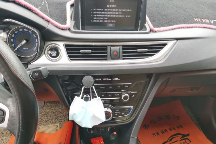 Used CHANGAN Alsvin V7 2015 1.6L Automatic Enjoyment Model China IV Standard
