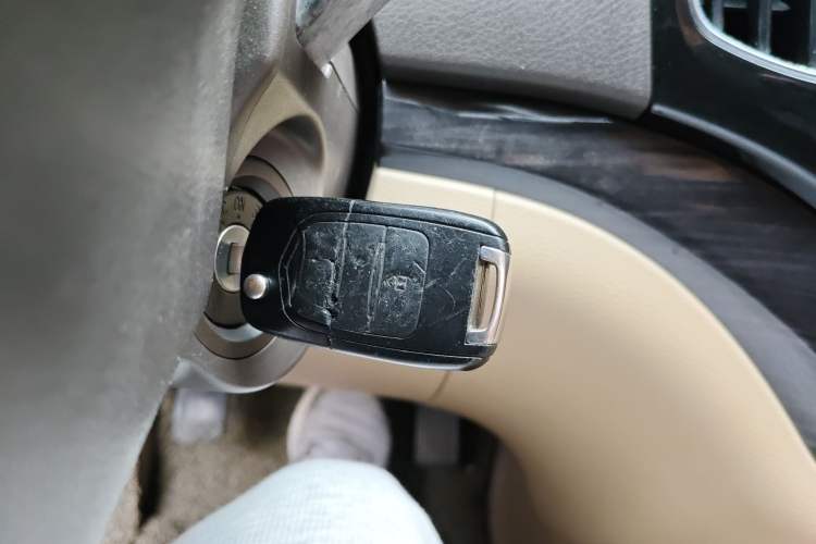 Used Baojun 730 2014 1.5L Manual Luxury Navigation ESP Version 7 Seats Vehicle Key